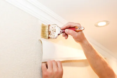 Pose de papier peint à Vairé — revêtements muraux et toiles de verre